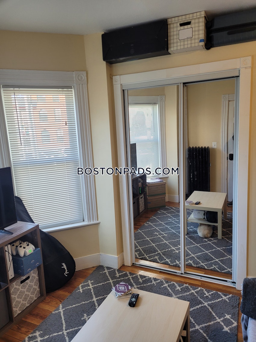 CAMBRIDGE - PORTER SQUARE - 1 Bed, 1 Bath - Image 5