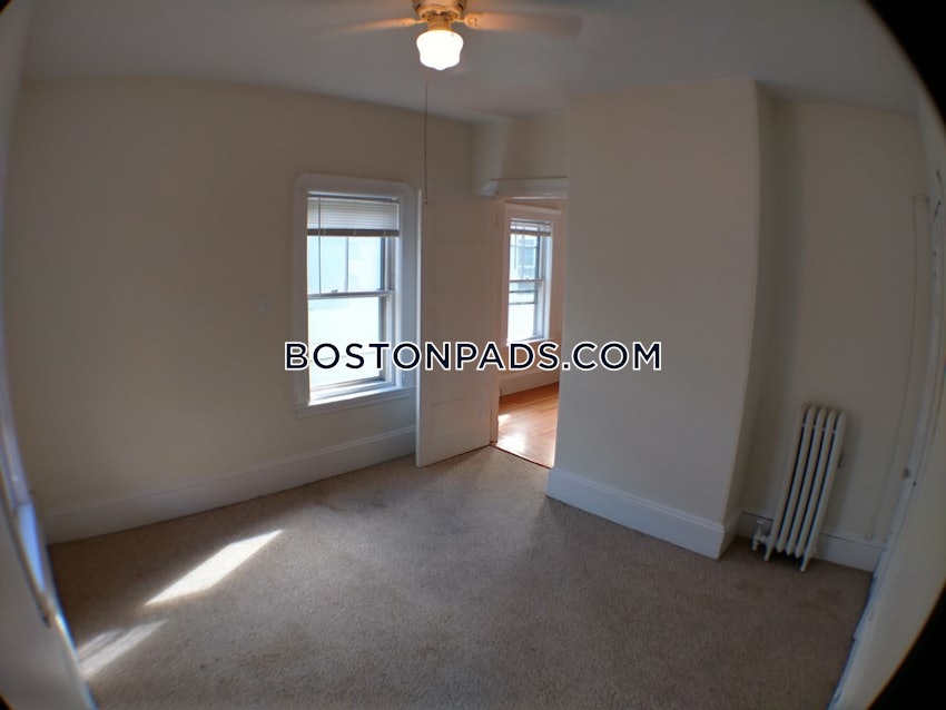 MEDFORD - TUFTS - 3 Beds, 1 Bath - Image 4