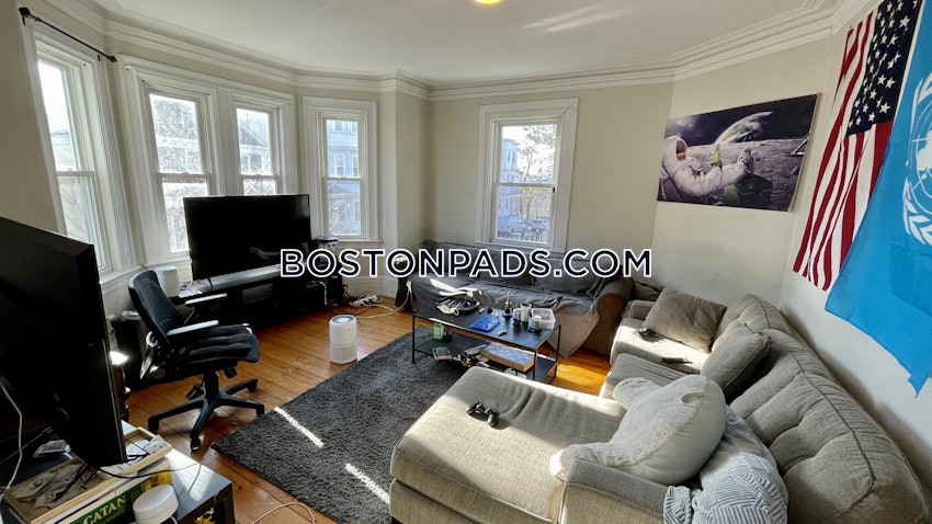 BOSTON - MISSION HILL - 5 Beds, 2 Baths - Image 10