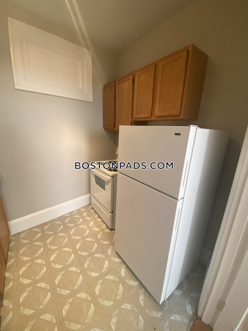 BROOKLINE- COOLIDGE CORNER - 1 Bed, 1 Bath - Image 4