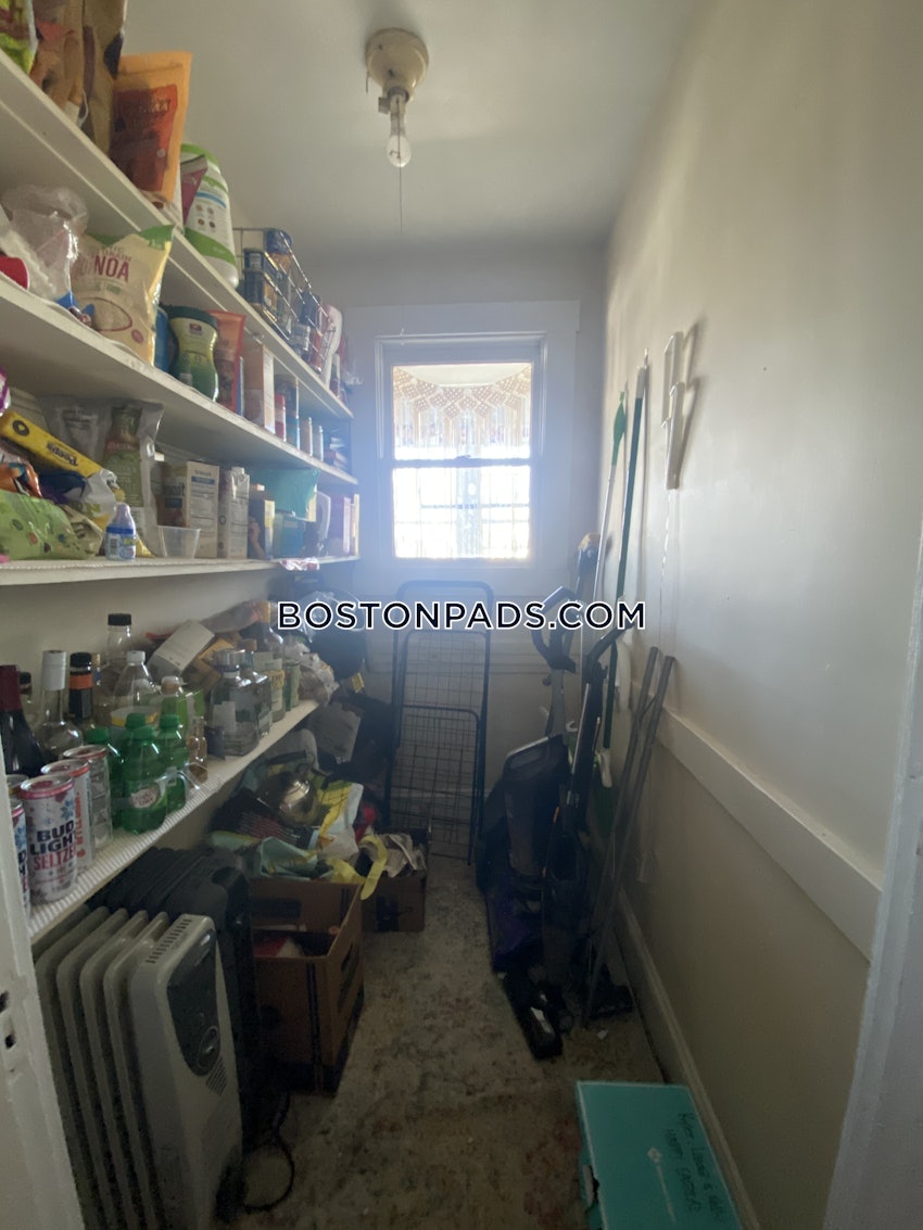 BOSTON - MISSION HILL - 3 Beds, 1 Bath - Image 8