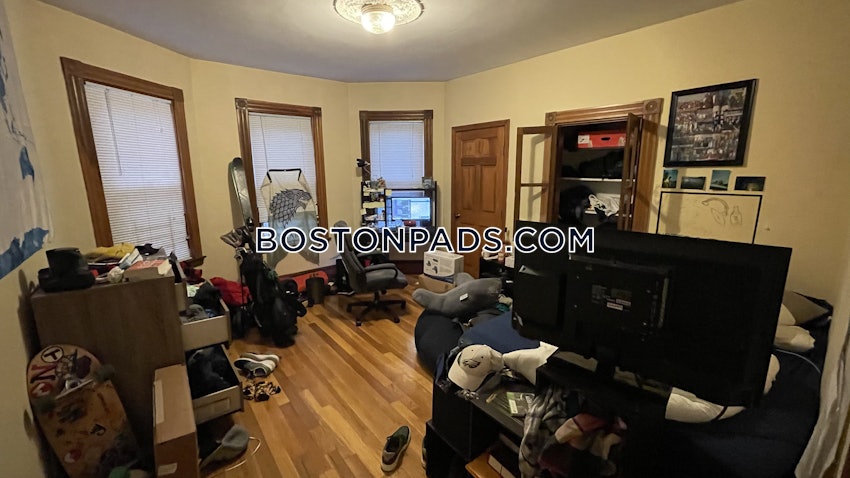 BOSTON - MISSION HILL - 4 Beds, 1 Bath - Image 3