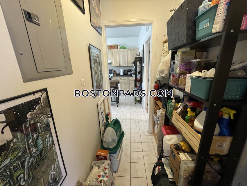 BOSTON - BRIGHTON - OAK SQUARE - 3 Beds, 1 Bath - Image 6