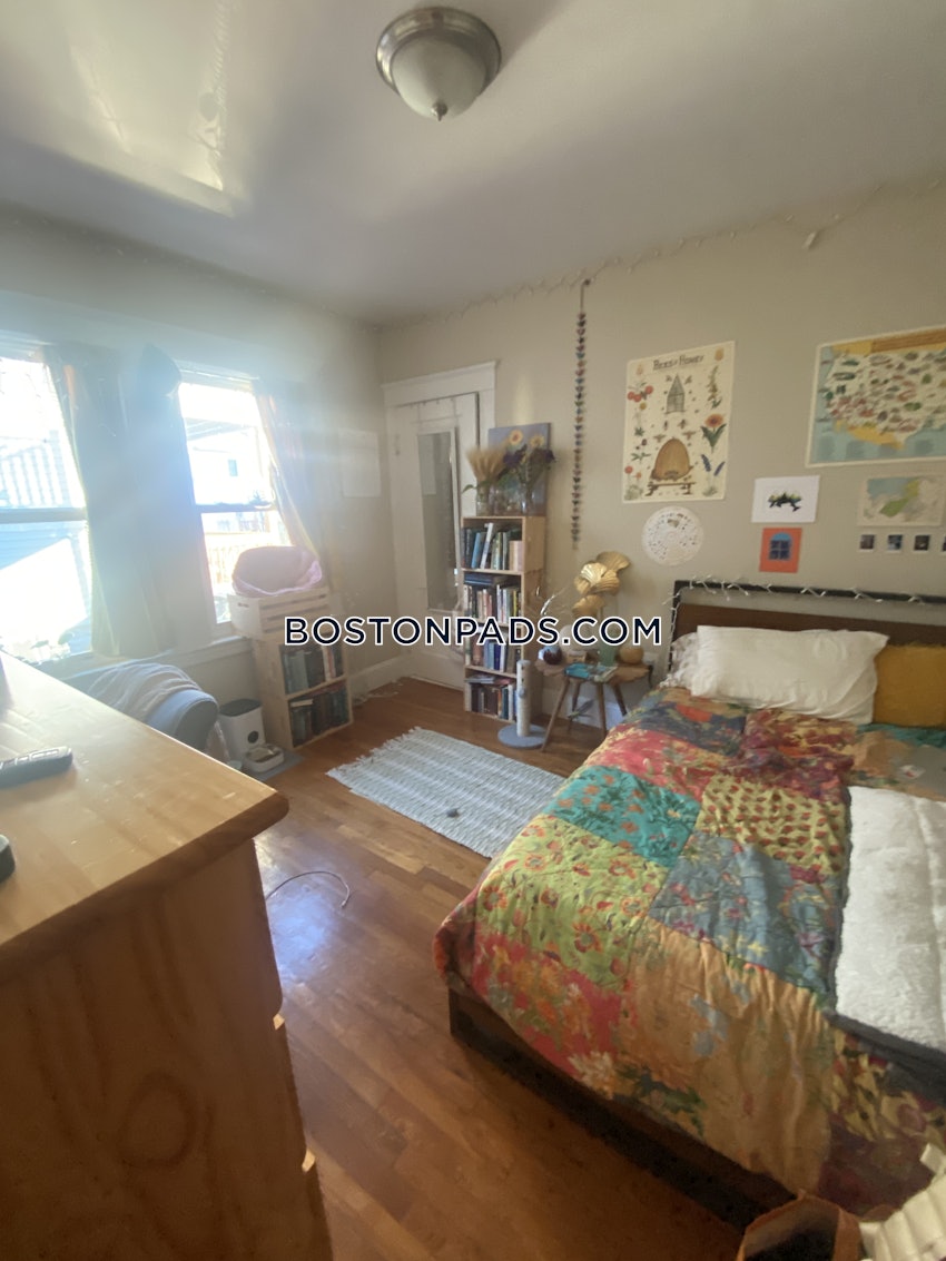 MEDFORD - TUFTS - 3 Beds, 1 Bath - Image 21