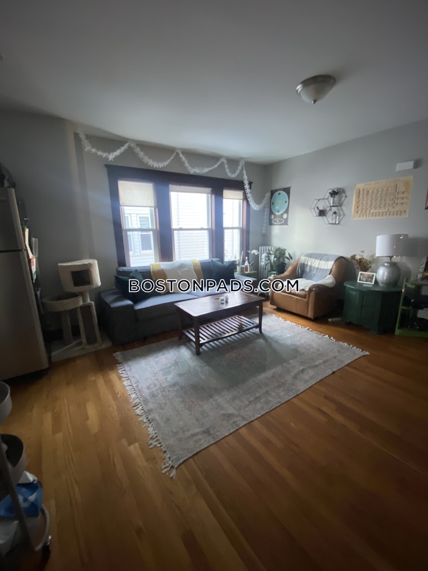 MEDFORD - TUFTS - 3 Beds, 1 Bath - Image 2