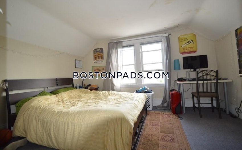 MEDFORD - TUFTS - 5 Beds, 2 Baths - Image 11