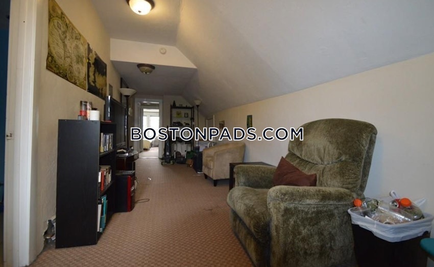 MEDFORD - TUFTS - 5 Beds, 2 Baths - Image 10