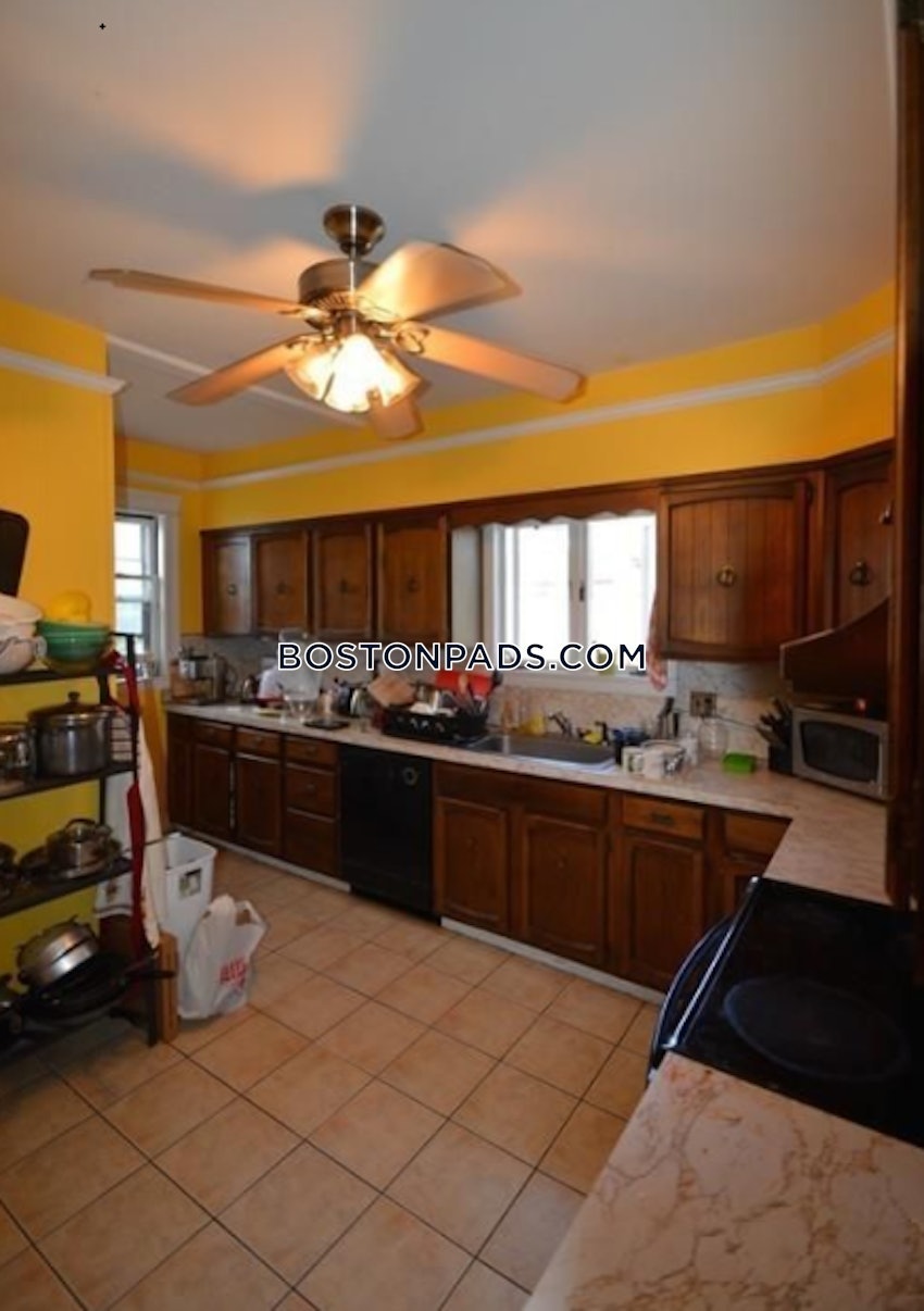 MEDFORD - TUFTS - 5 Beds, 2 Baths - Image 5