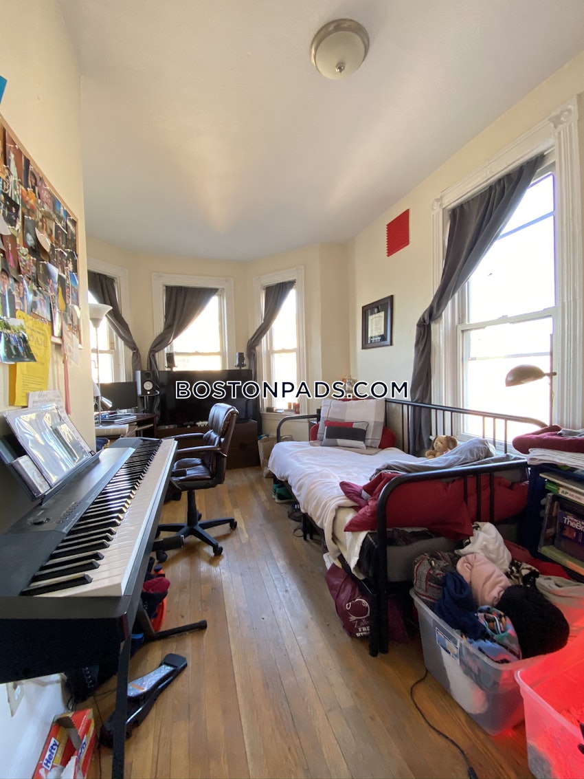 BOSTON - JAMAICA PLAIN - FOREST HILLS - 3 Beds, 1 Bath - Image 52