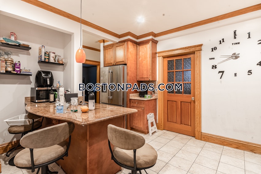 BROOKLINE- COOLIDGE CORNER - 4 Beds, 1 Bath - Image 6