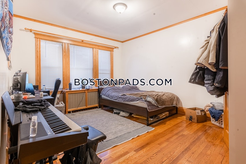 BROOKLINE- COOLIDGE CORNER - 4 Beds, 1 Bath - Image 3