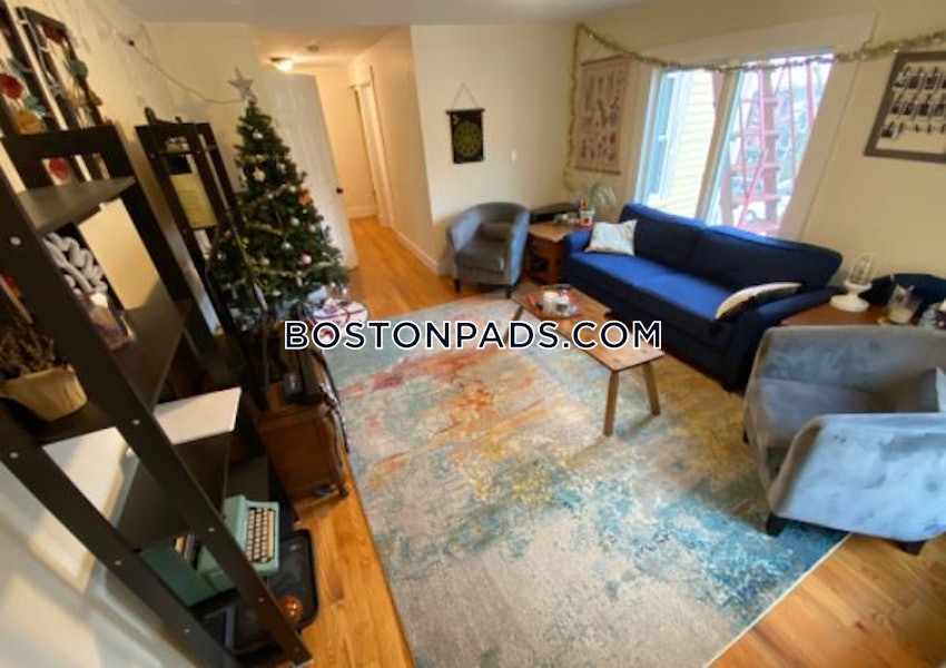 BOSTON - FORT HILL - 3 Beds, 1 Bath - Image 6