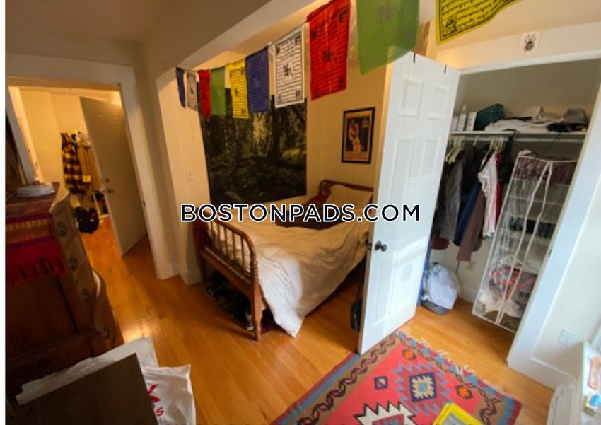 BOSTON - FORT HILL - 3 Beds, 1 Bath - Image 2