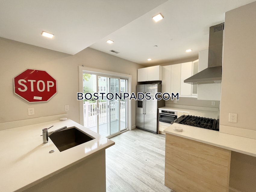 BOSTON - MISSION HILL - 5 Beds, 3 Baths - Image 10