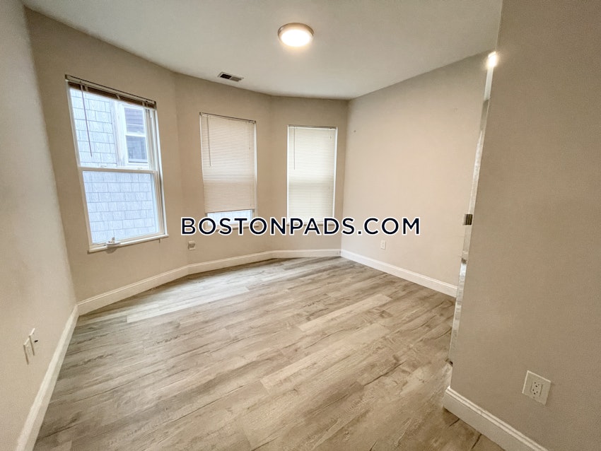 BOSTON - MISSION HILL - 5 Beds, 3 Baths - Image 2