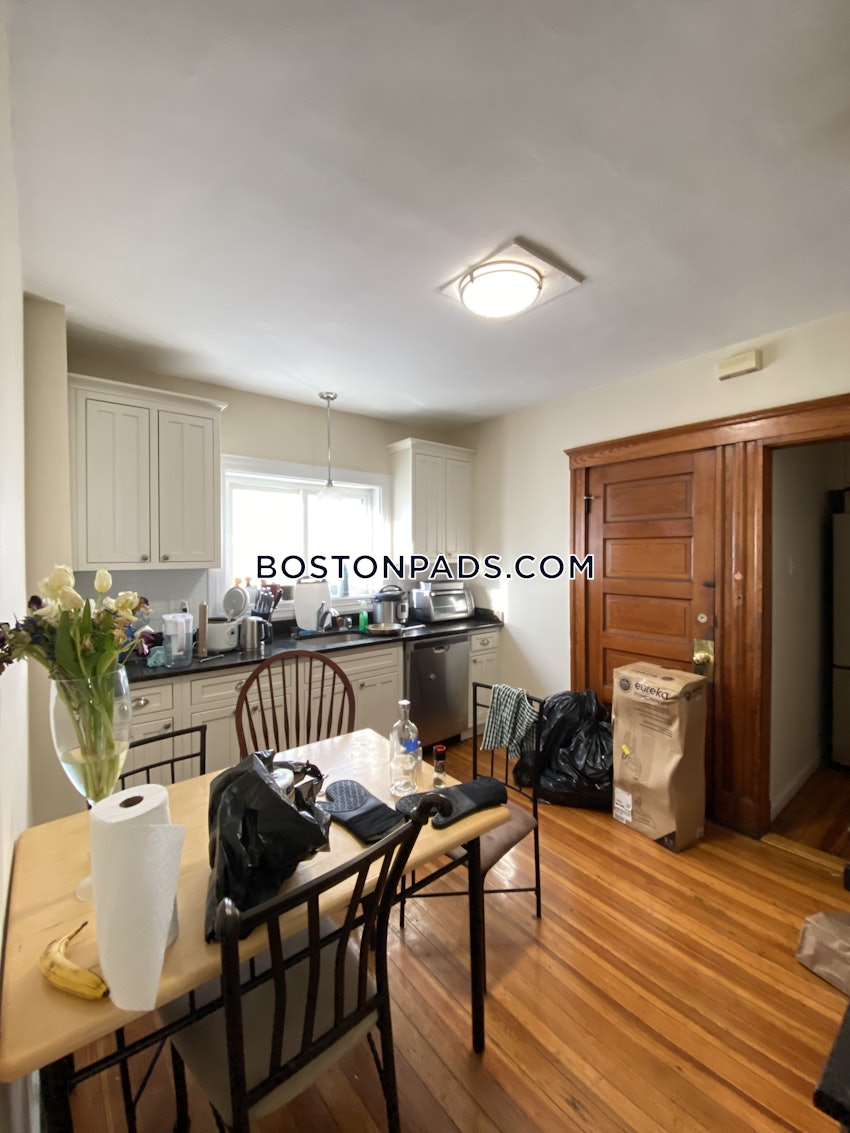 MEDFORD - TUFTS - 3 Beds, 1 Bath - Image 1