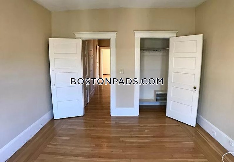 Saint Paul St., Brookline