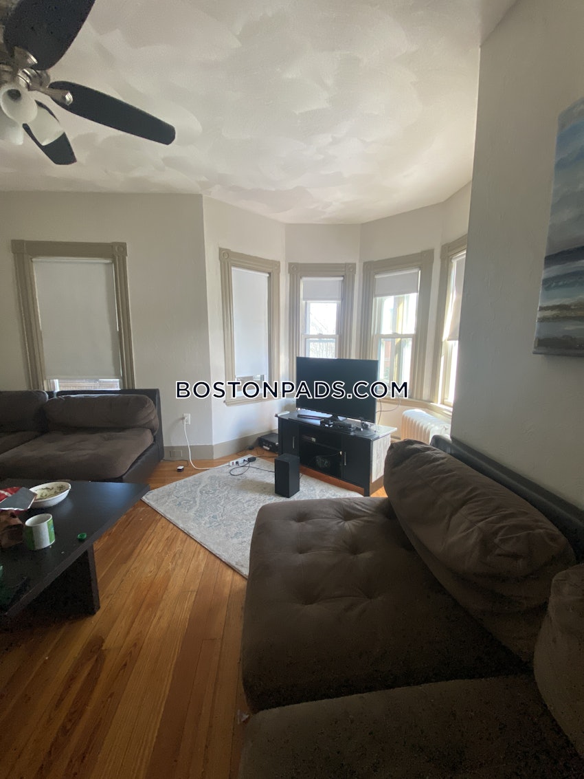 MEDFORD - TUFTS - 5 Beds, 2 Baths - Image 13