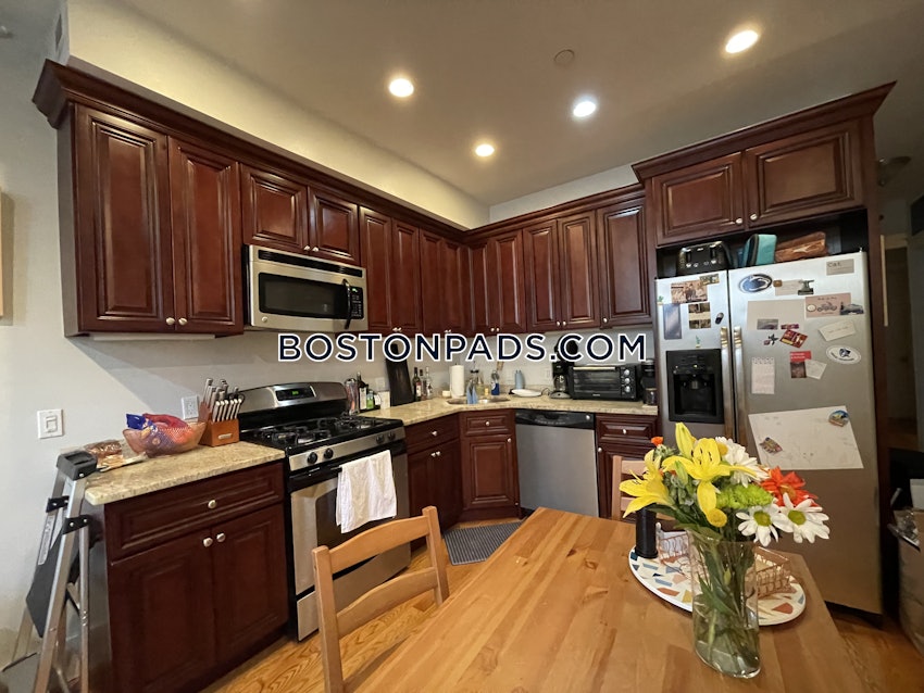 BROOKLINE- COOLIDGE CORNER - 3 Beds, 2 Baths - Image 1