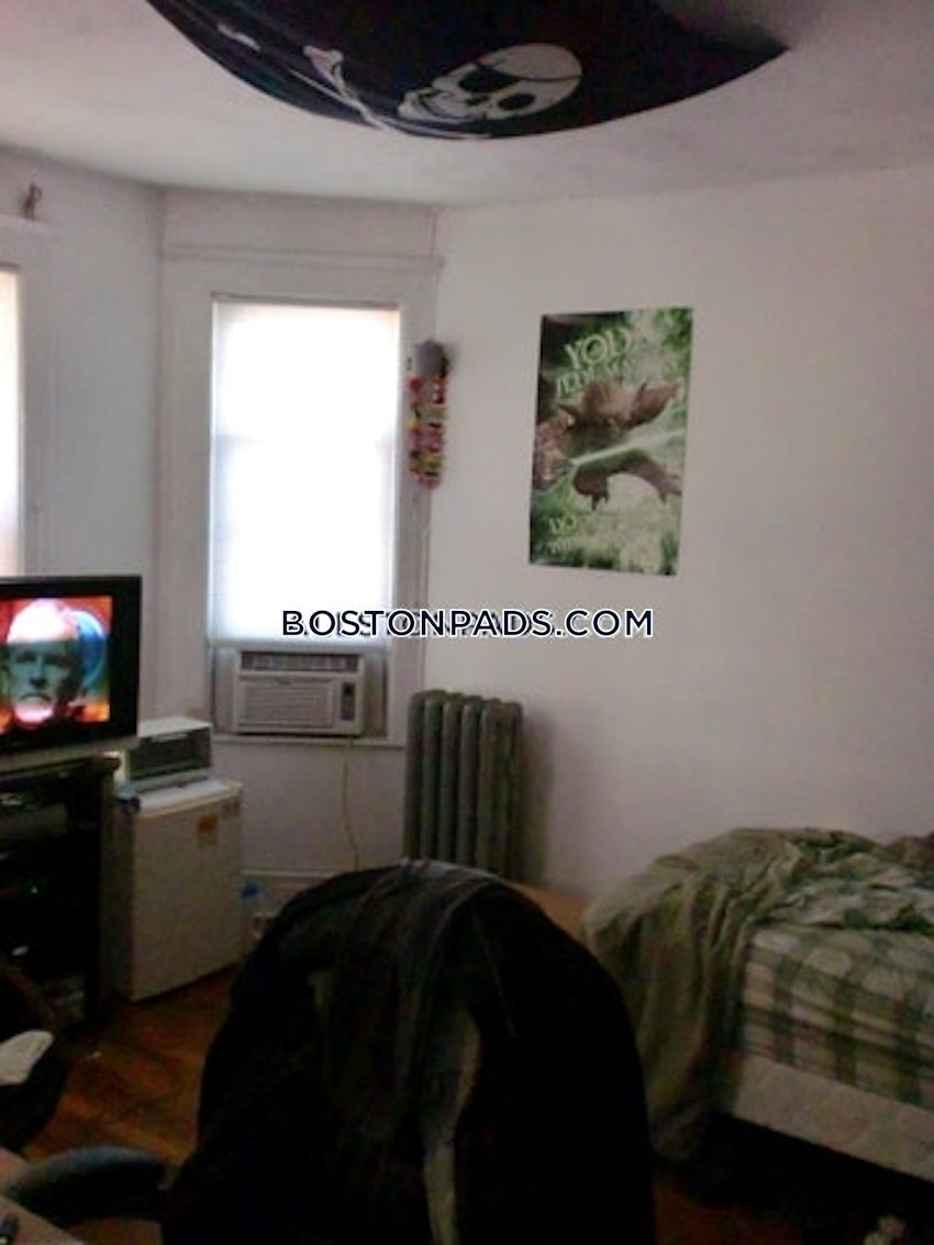 BOSTON - ALLSTON - 3 Beds, 1 Bath - Image 15