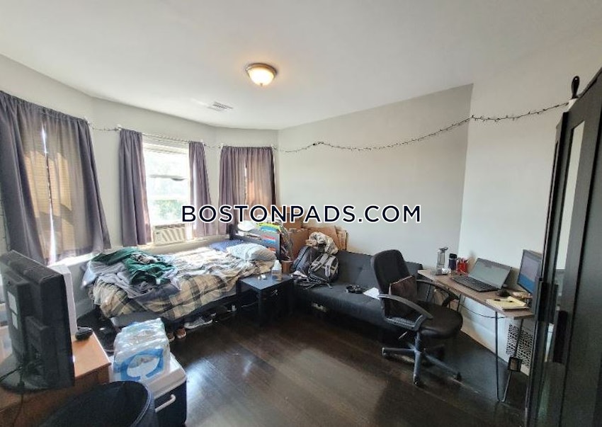 BOSTON - DORCHESTER - UPHAMS CORNER - 3 Beds, 1 Bath - Image 5