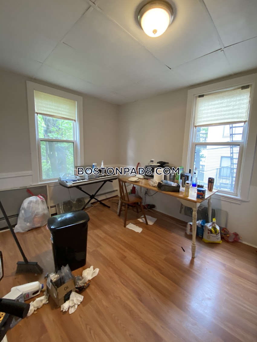 BOSTON - MISSION HILL - 3 Beds, 1 Bath - Image 31