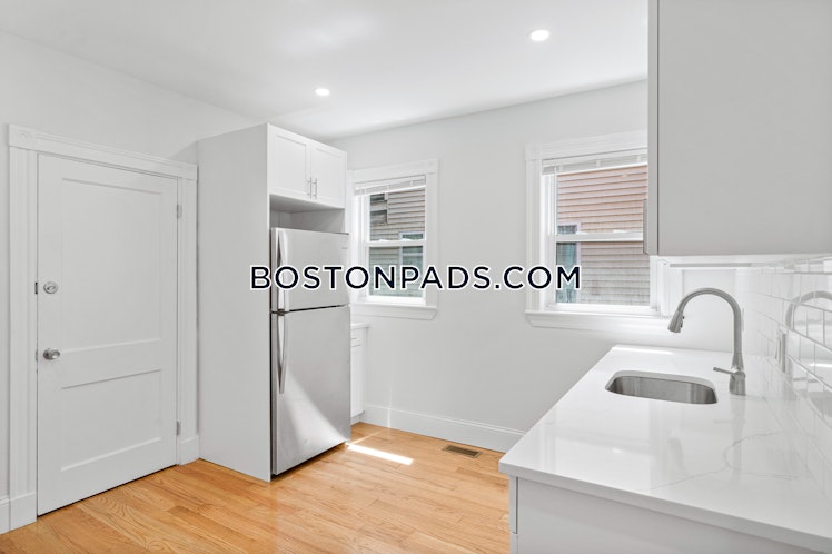 Bakersfield St., Boston