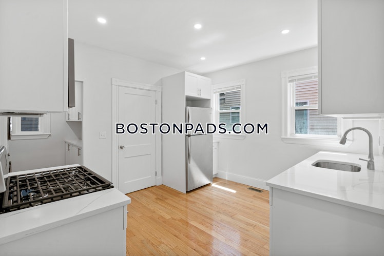 Bakersfield St., Boston