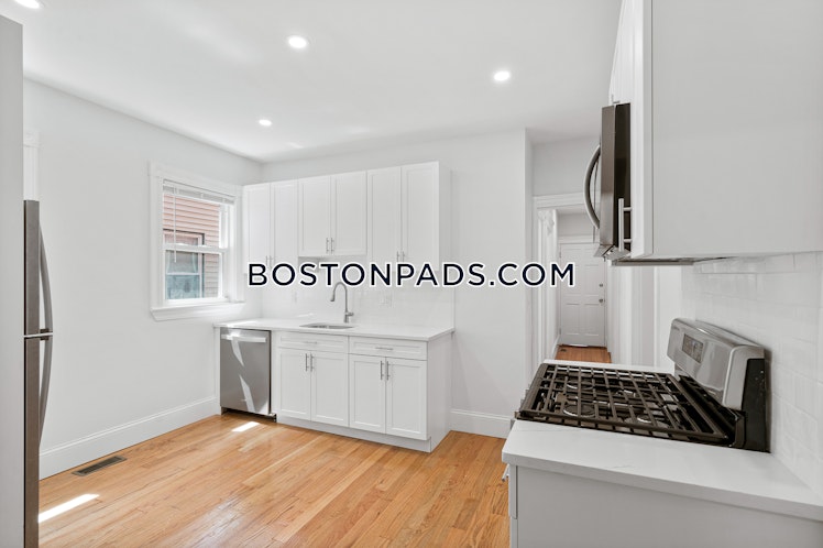 Bakersfield St., Boston