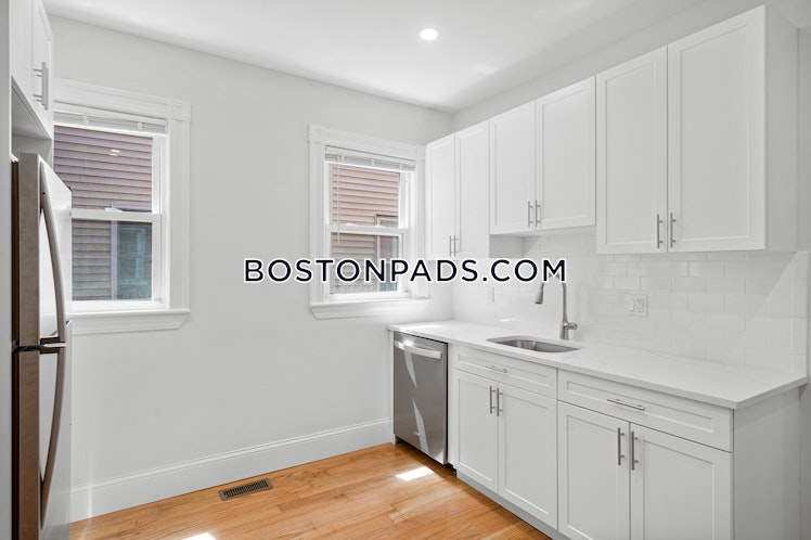 Bakersfield St., Boston