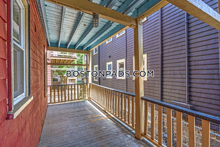 Bakersfield St., Boston