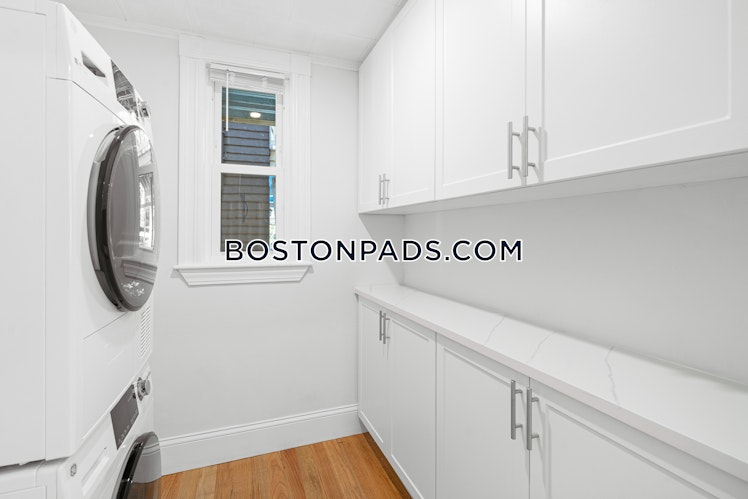 Bakersfield St., Boston