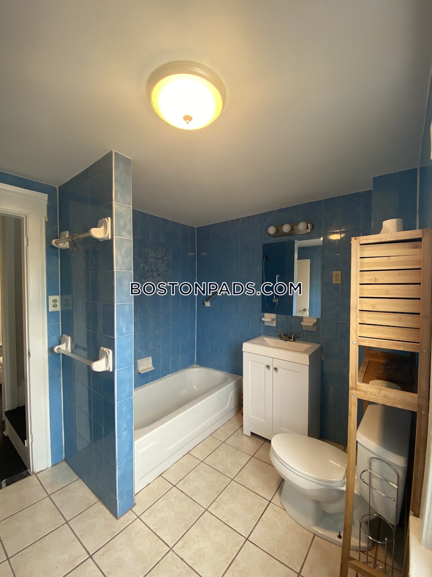 CAMBRIDGE - KENDALL SQUARE - 3 Beds, 2 Baths - Image 32