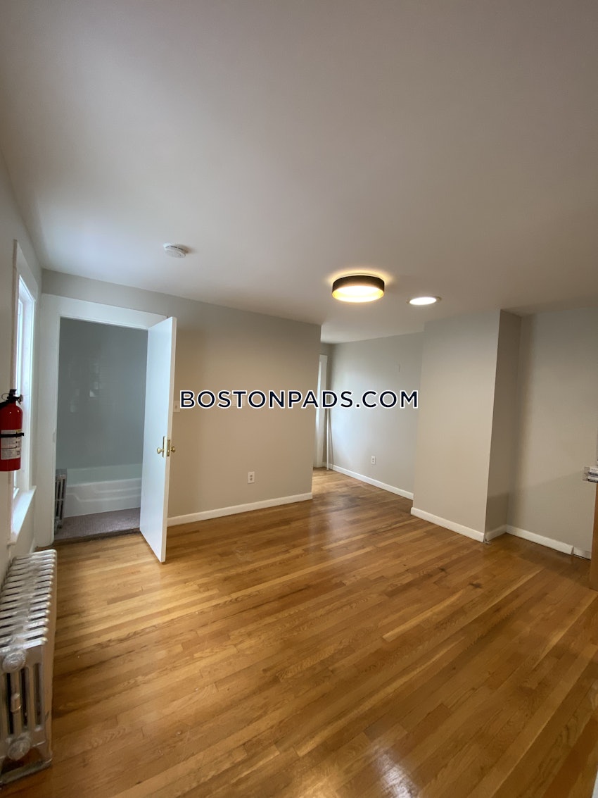 CAMBRIDGE - KENDALL SQUARE - 3 Beds, 2 Baths - Image 8