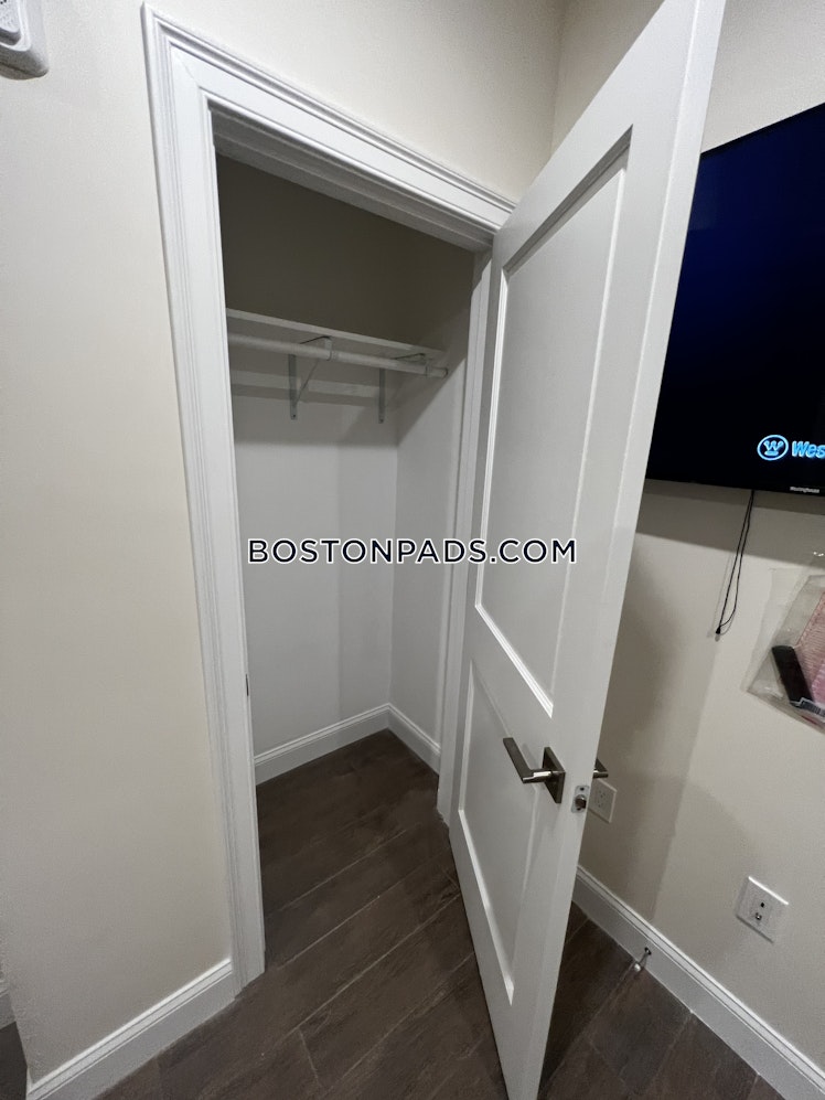 Beacon St, Brookline