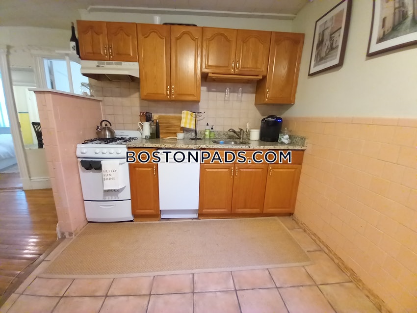 BOSTON - ALLSTON/BRIGHTON BORDER - 2 Beds, 1 Bath - Image 3