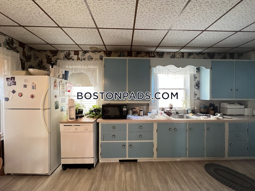 SOMERVILLE - PORTER SQUARE - 4 Beds, 1 Bath - Image 19