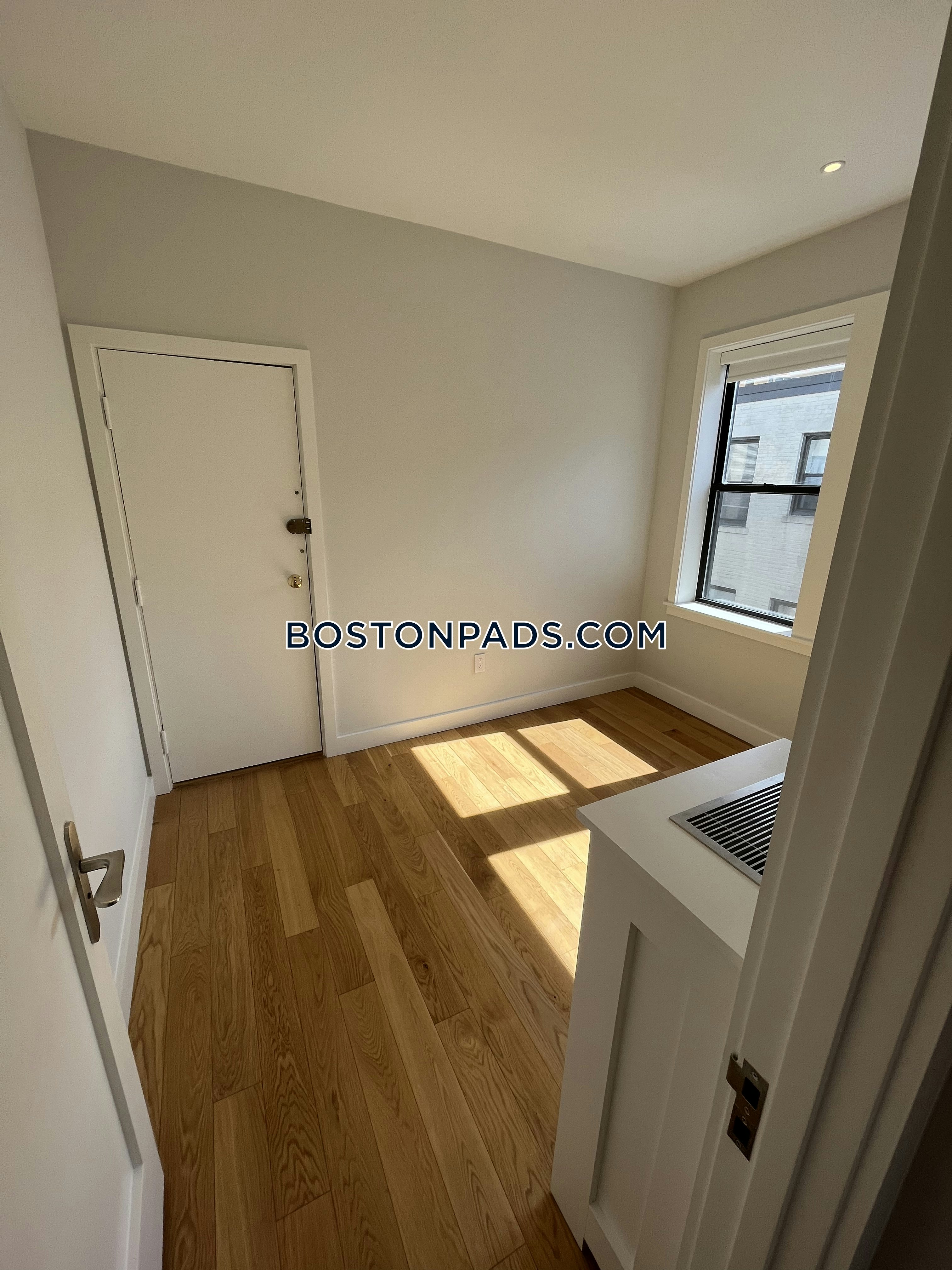 Boston - 1 Beds, 1 Baths