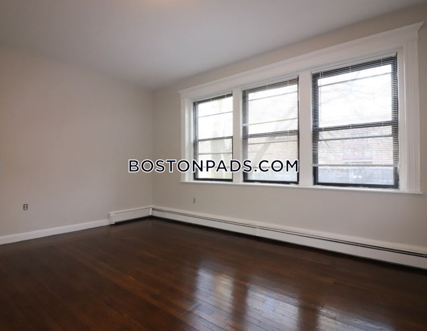 BROOKLINE- COOLIDGE CORNER - 3 Beds, 1.5 Baths - Image 4