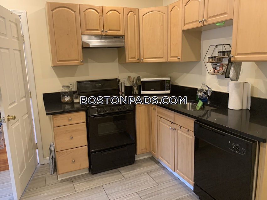 BOSTON - NORTH END - 3 Beds, 1 Bath - Image 2