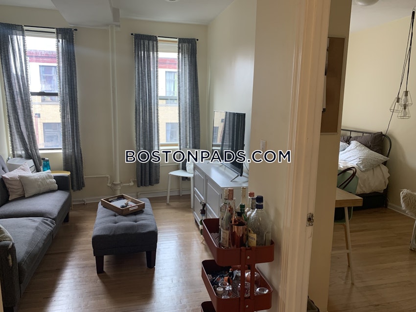 BOSTON - NORTH END - 3 Beds, 1 Bath - Image 5