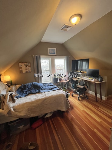 Boston - 5 Beds, 2 Baths