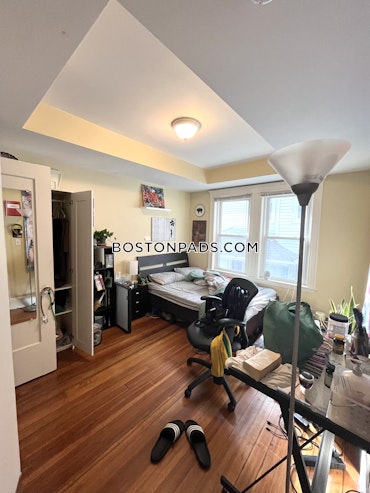 Boston - 5 Beds, 2 Baths