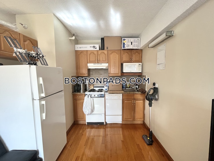 Commonwealth Ave., Boston