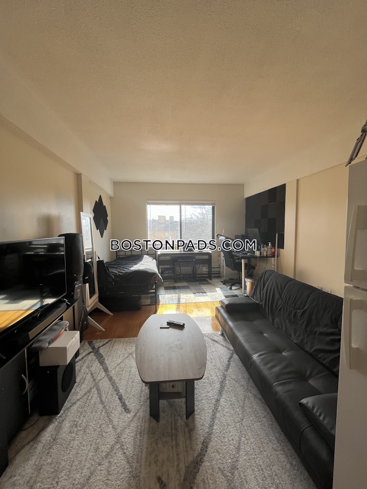 Commonwealth Ave., Boston