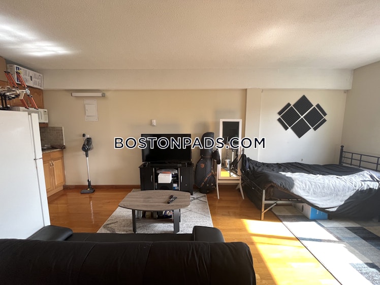 Commonwealth Ave., Boston