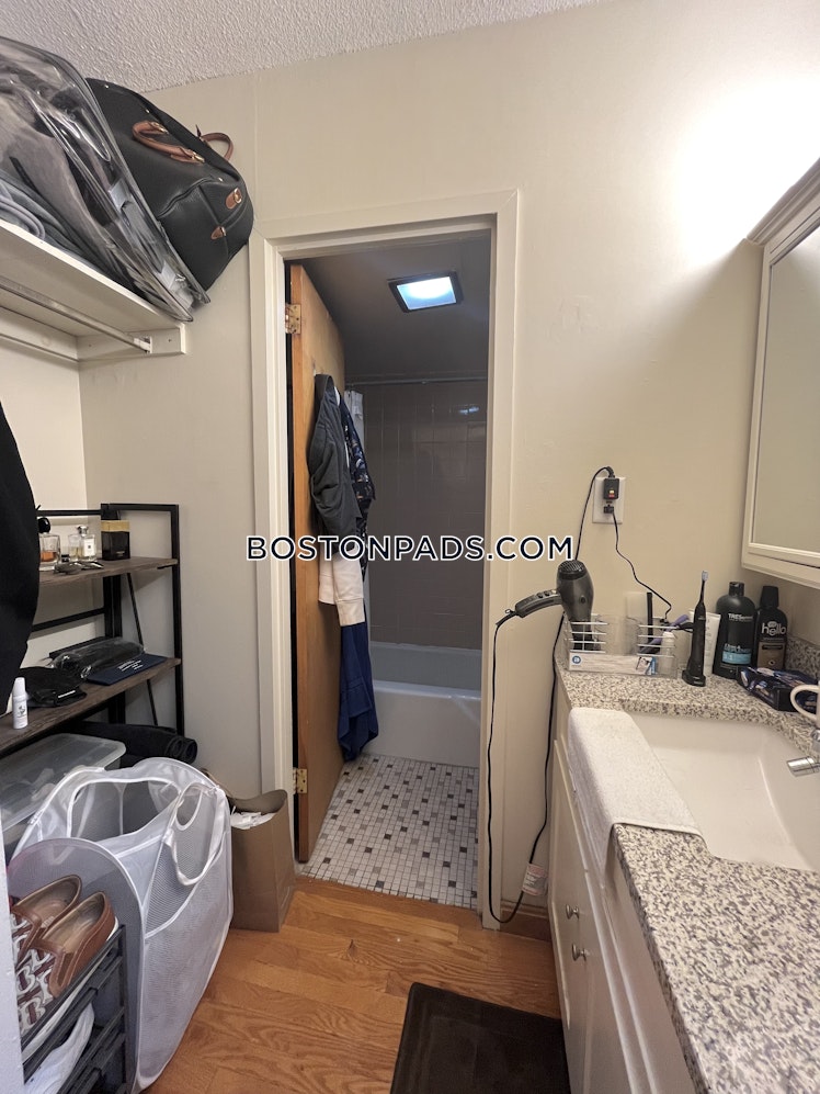 Commonwealth Ave., Boston