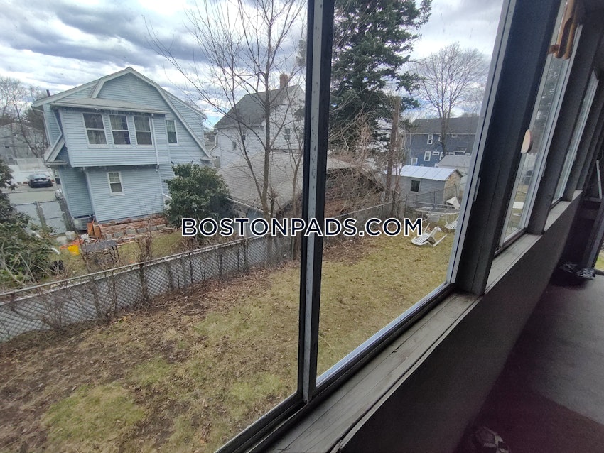 MEDFORD - TUFTS - 3 Beds, 1 Bath - Image 32