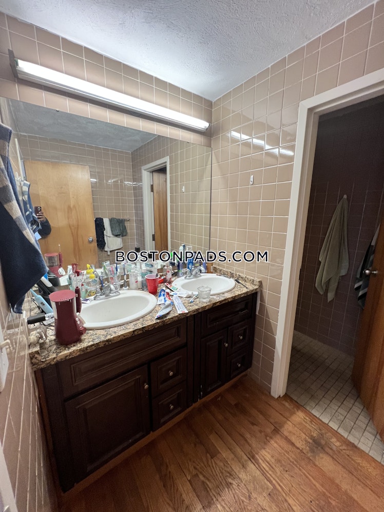 Commonwealth Ave., Boston