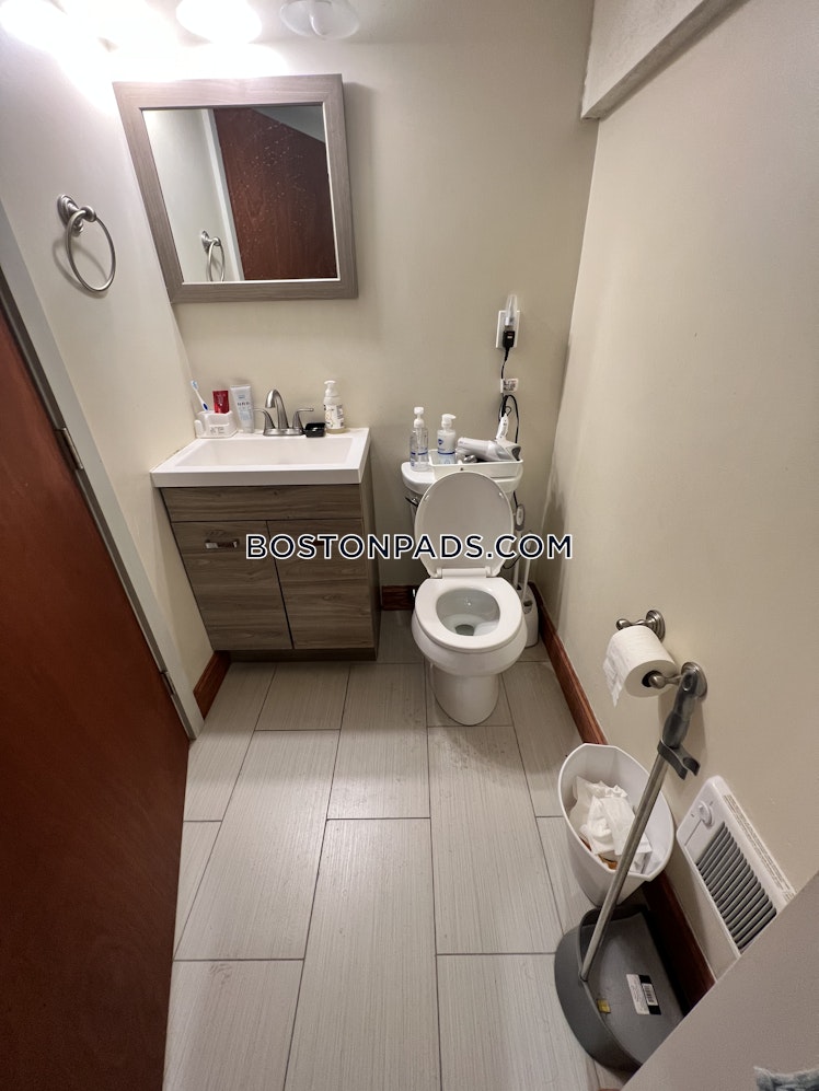 Commonwealth Ave., Boston